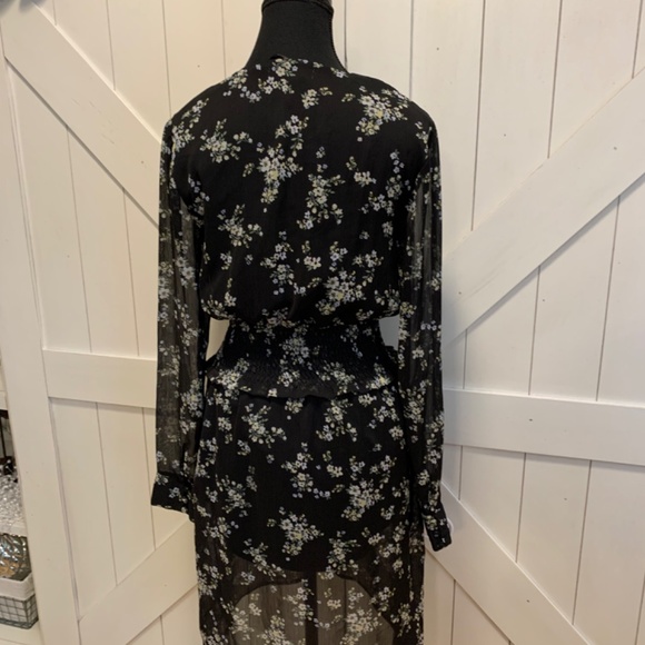 Floral Dress for Women - Size Small from Suzy Shier - Picture 5 of 6